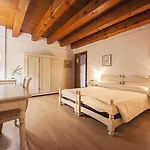 Cornér Della Regina Hotel