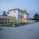 Cornér Della Regina 4* Vedelago (Treviso)