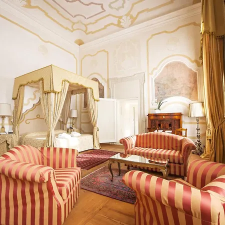 Relais Cornér Della Regina 4*