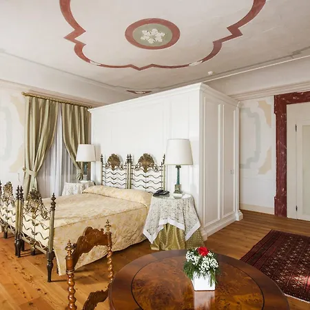 Hotel Relais Cornér Della Regina 4*