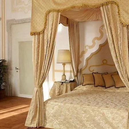 Relais Cornér Della Regina 4*