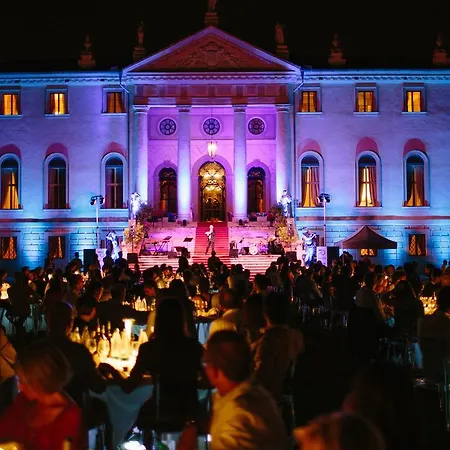 Relais Cornér Della Regina 4*