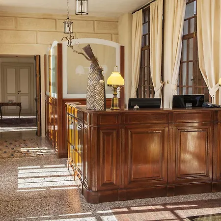 Hotel Relais Cornér Della Regina 4*
