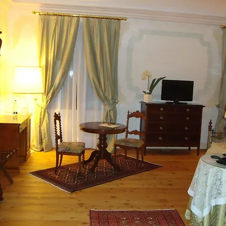 Relais Cornér Della Regina Hotel 4*