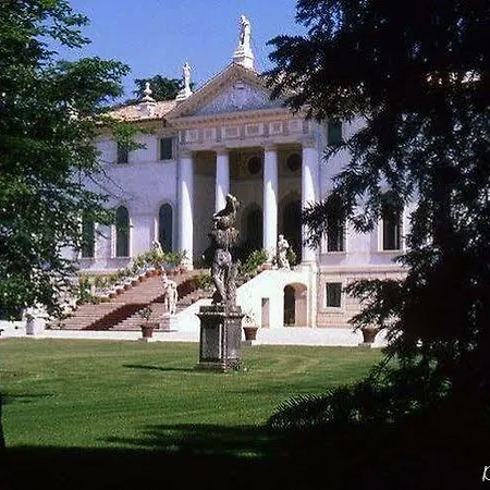 Corner Della Regina